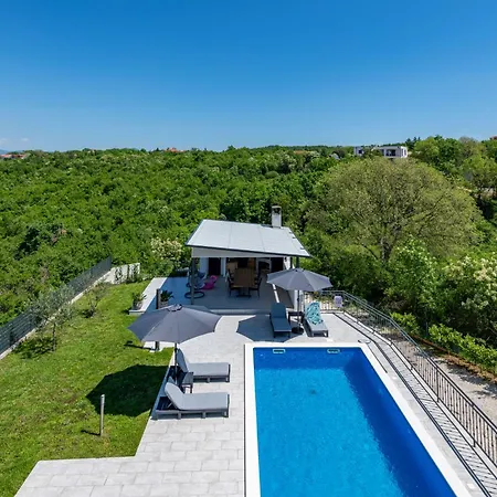 Kalac, A Charming Pool Oasis Near The Sea Дом отдыха