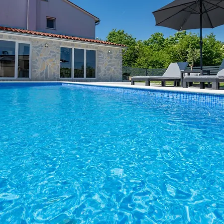 Kalac, A Charming Pool Oasis Near The Sea *
