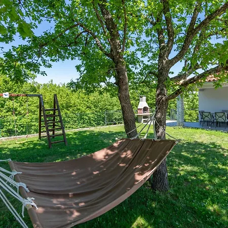 Nyaraló Kalac, A Charming Pool Oasis Near The Sea Raša