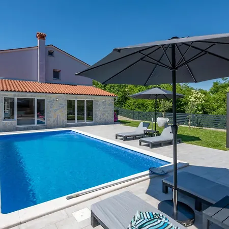 Kalac, A Charming Pool Oasis Near The Sea *