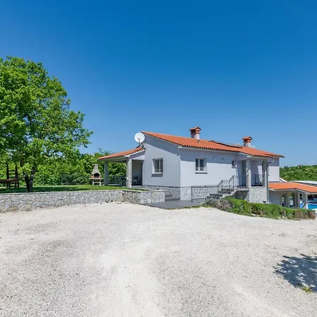 Nyaraló Kalac, A Charming Pool Oasis Near The Sea *