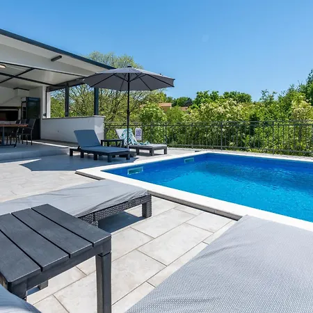 Kalac, A Charming Pool Oasis Near The Sea